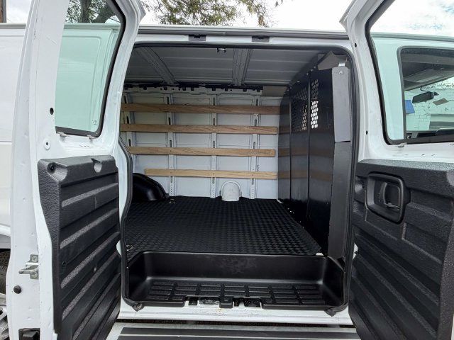 Used 2025 GMC Savana 2500 w/ Driver Convenience Package RWD image 8