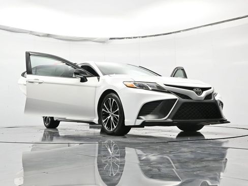 Used 2018 Toyota Camry SE w/ Moonroof Package image 53