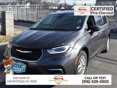 Used 2025 Chrysler Pacifica Select FWD image 1
