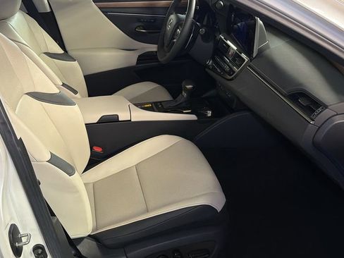 Certified 2025 Lexus ES 300h w/ Premium Package FWD image 10