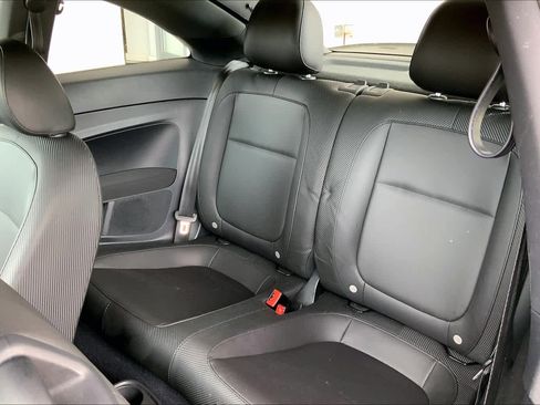 Used 2018 Volkswagen Beetle 2.0T S w/ Style & Comfort Package For S image 19