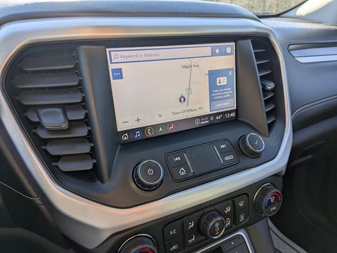 Used 2023 GMC Acadia SLT image 7