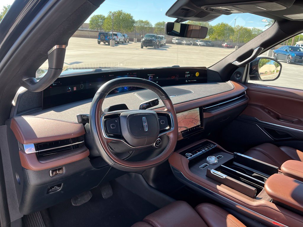 Used 2025 Lincoln Navigator Reserve AWD/4WD image 12