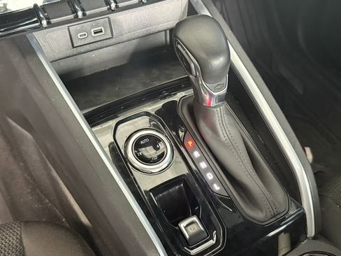 Used 2023 Chevrolet Colorado LT AWD/4WD image 6