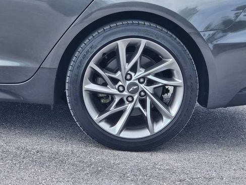 Used 2022 Genesis G70 2.0T RWD image 5