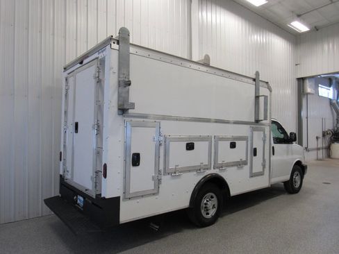 Used 2019 Chevrolet Express 3500 w/ Power Convenience Package image 4
