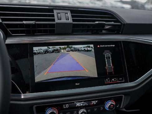 New 2025 Audi Q3 2.0T Premium image 11