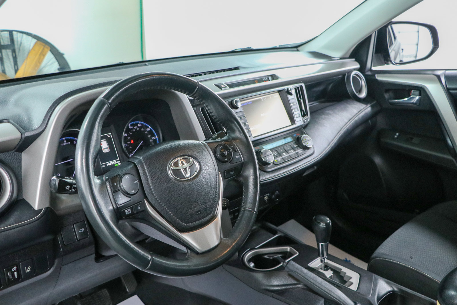 Used 2017 Toyota RAV4 XLE FWD image 23