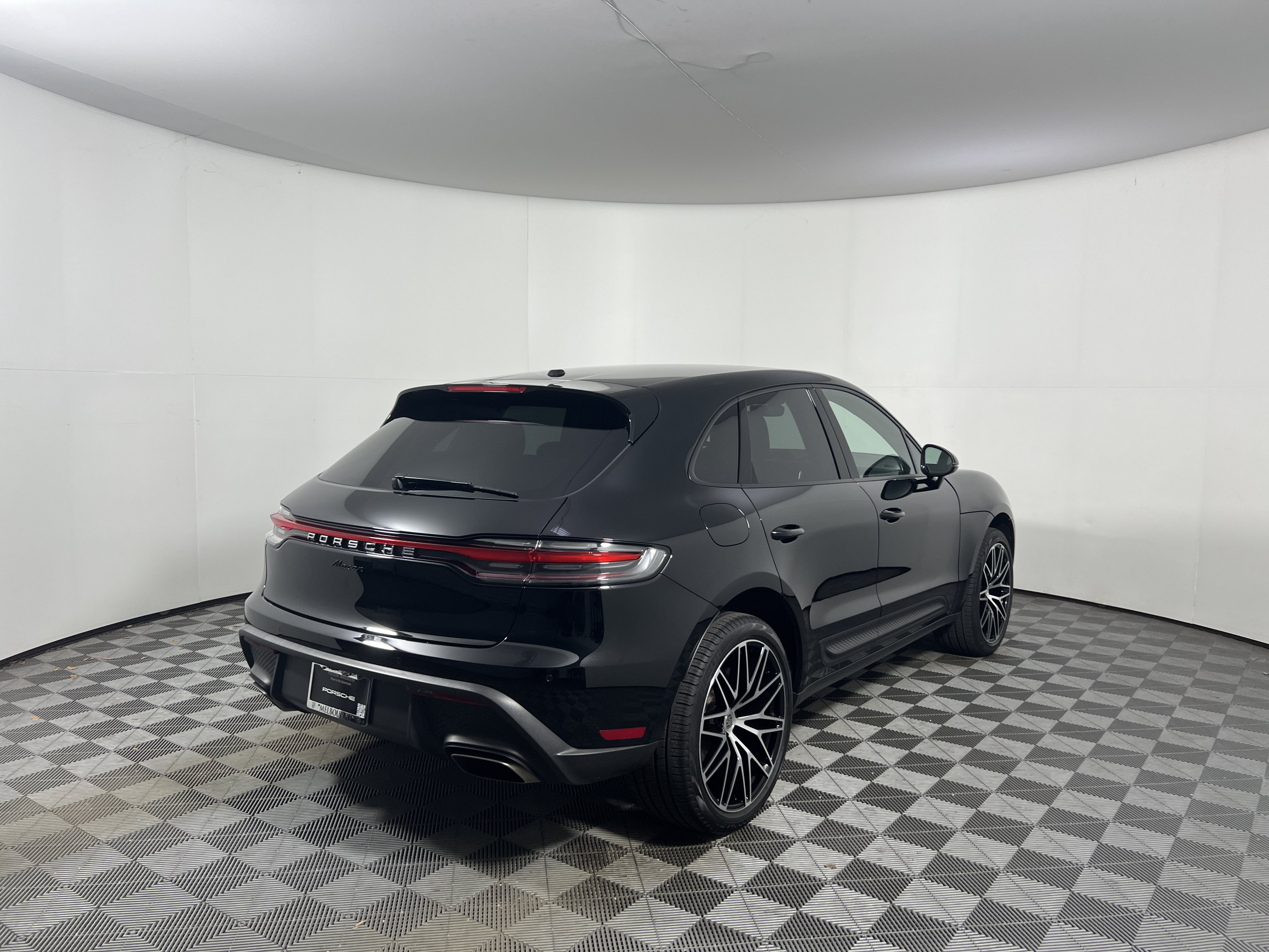 Certified 2026 Porsche Macan AWD/4WD image 7