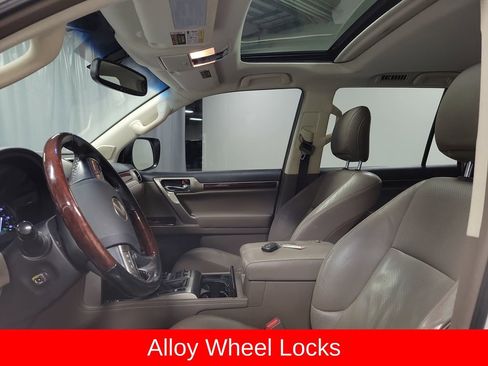 Used 2018 Lexus GX 460 Luxury w/ Preferred Accessory Package AWD/4WD image 12