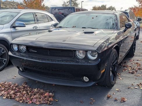 Used 2014 Dodge Challenger SXT image 3