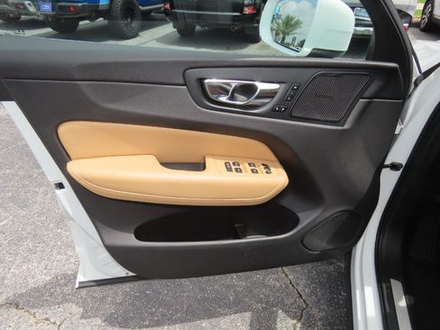 Used 2020 Volvo XC60 T5 Inscription w/ Protection Package Premier AWD/4WD image 24