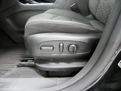 Used 2018 Chevrolet Equinox LT image 14