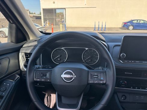 Used 2025 Nissan Rogue SV image 36