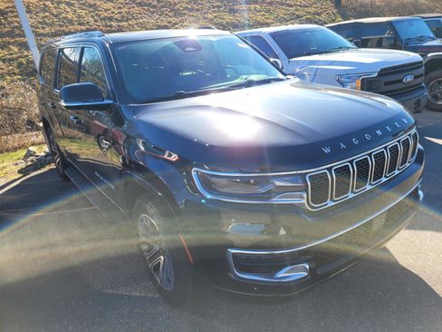 Used 2024 Jeep Wagoneer L 4WD w/ Premium Group I image 3