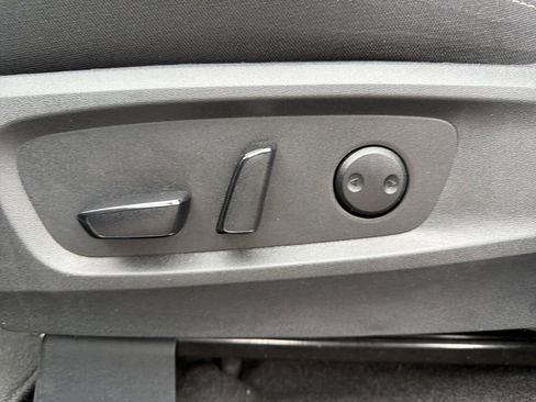 Used 2025 Nissan Pathfinder SV image 12