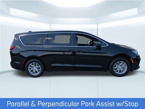 New 2025 Chrysler Pacifica Select image 8