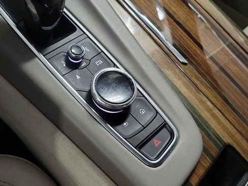 Used 2021 Cadillac Escalade Premium Luxury Platinum RWD image 31