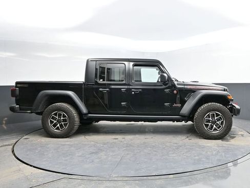 Used 2024 Jeep Gladiator Rubicon w/ Technology Group AWD/4WD image 12