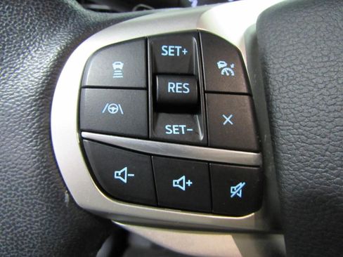 Used 2020 Ford Explorer XLT w/ Equipment Group 202A AWD/4WD image 26