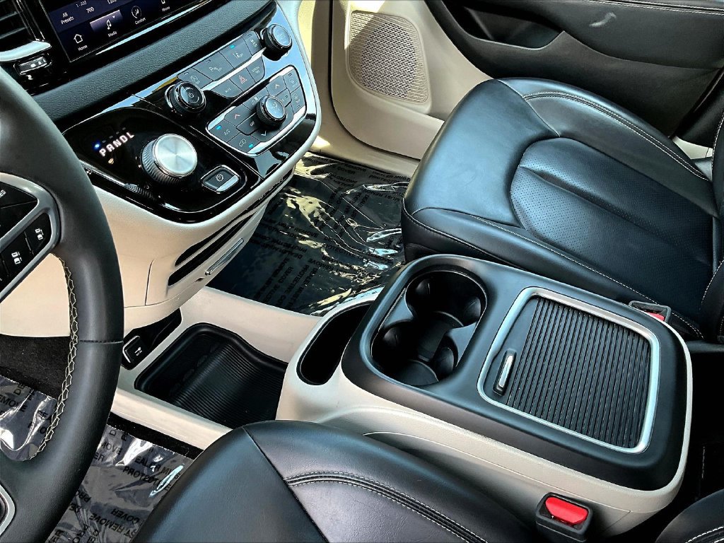 Used 2023 Chrysler Pacifica Touring-L FWD image 19