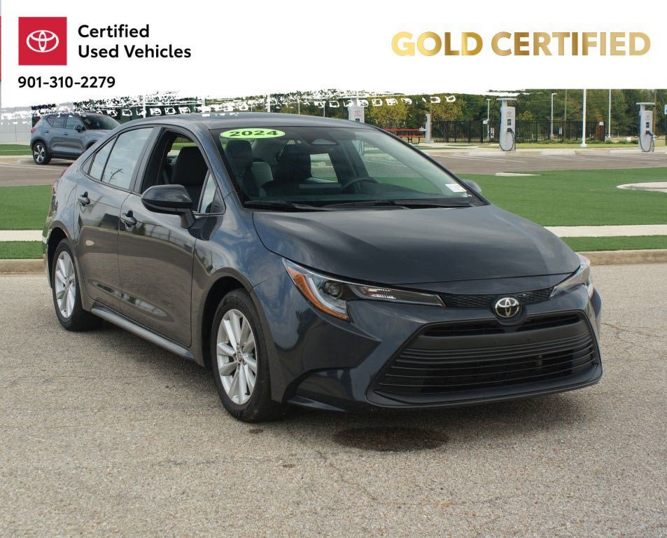 Used 2024 Toyota Corolla LE w/ LE Premium Package FWD image 2