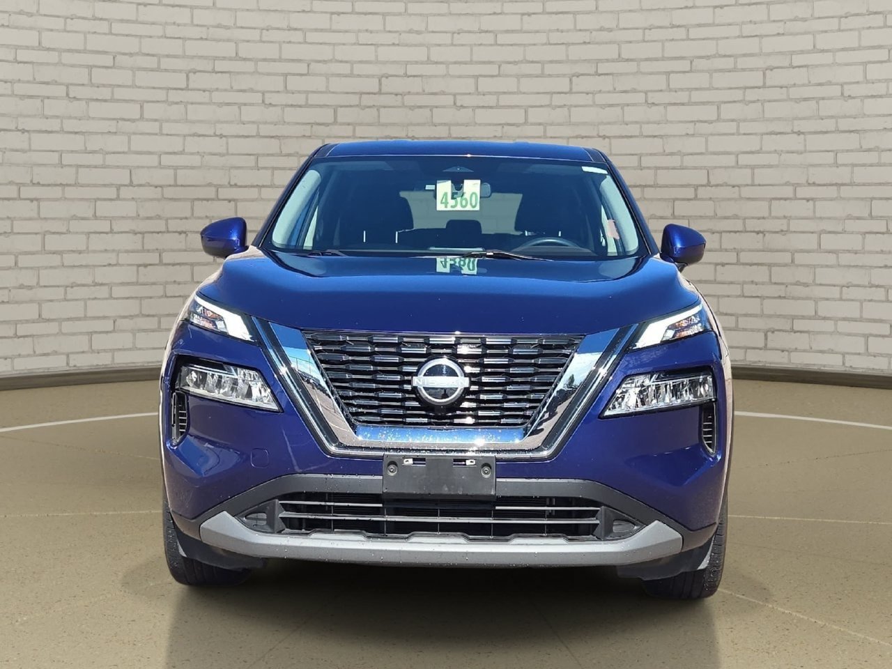 Used 2023 Nissan Rogue SV FWD image 2