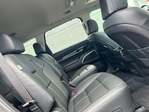 Used 2025 Kia Telluride EX w/ EX Captain's Chair Package FWD image 57