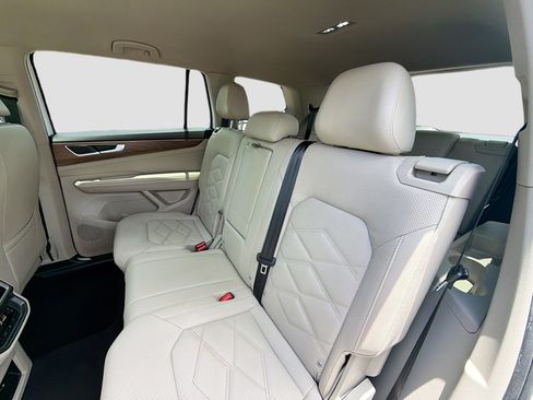 Used 2024 Volkswagen Atlas SE FWD image 20