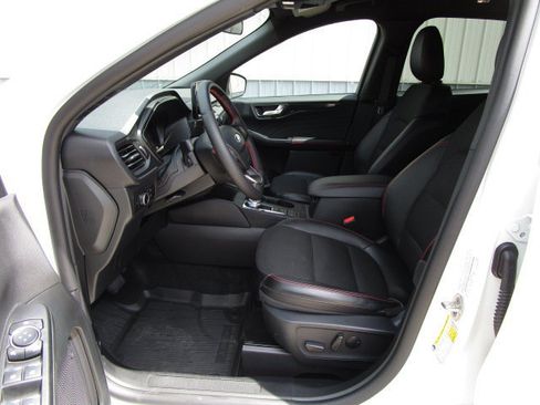 Used 2026 Ford Escape ST-Line w/ Cold Weather Package AWD/4WD image 14