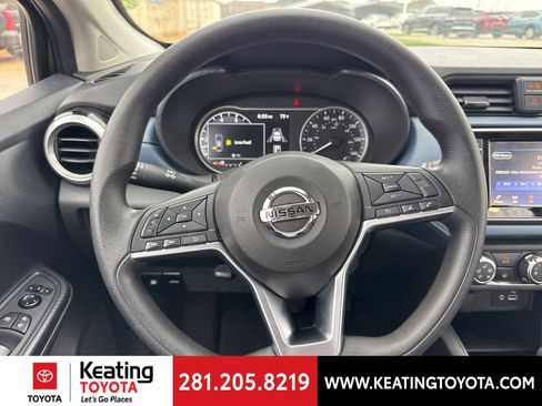 Used 2025 Nissan Versa SV image 16