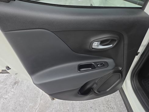 Certified 2023 Jeep Renegade Latitude AWD/4WD image 22