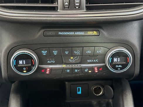 Used 2020 Ford Escape Titanium image 16