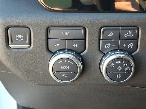 Certified 2025 GMC Sierra 1500 SLT image 24