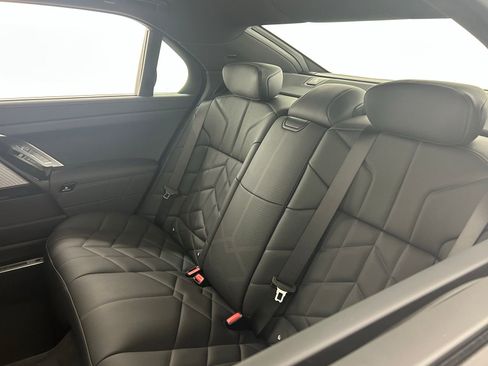 Used 2025 BMW 760i xDrive w/ Executive Package image 32
