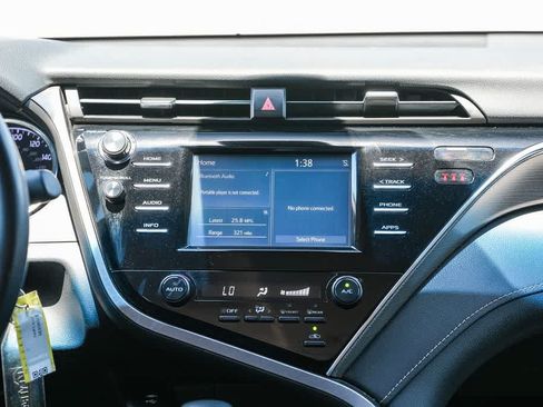 Used 2018 Toyota Camry SE FWD image 14
