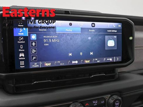 Used 2025 Jeep Wrangler Unlimited Sahara AWD/4WD image 19