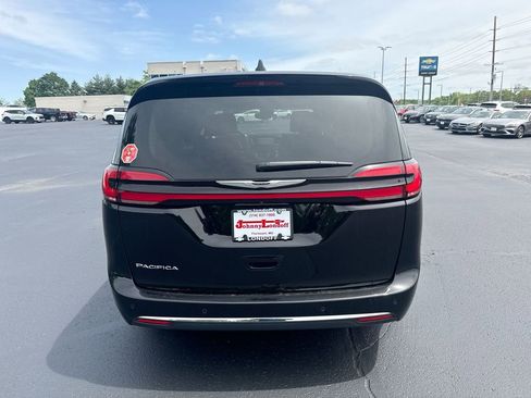 Used 2024 Chrysler Pacifica Touring-L FWD image 22