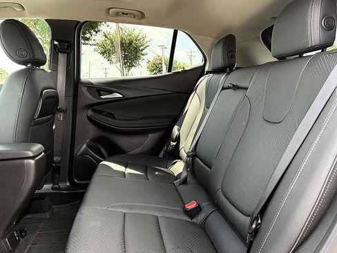 Used 2020 Buick Encore GX Essence w/ Experience Buick Package FWD image 10