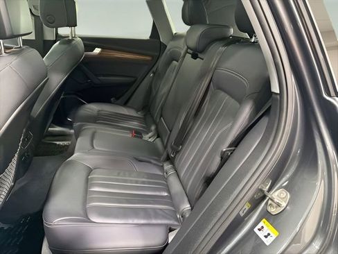 Used 2023 Audi Q5 2.0T Premium w/ Convenience Package AWD/4WD image 28