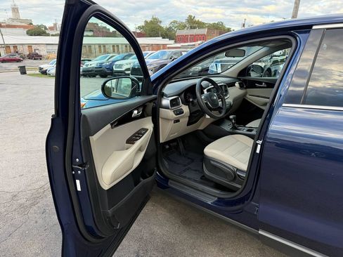 Used 2019 Kia Sorento FWD image 14