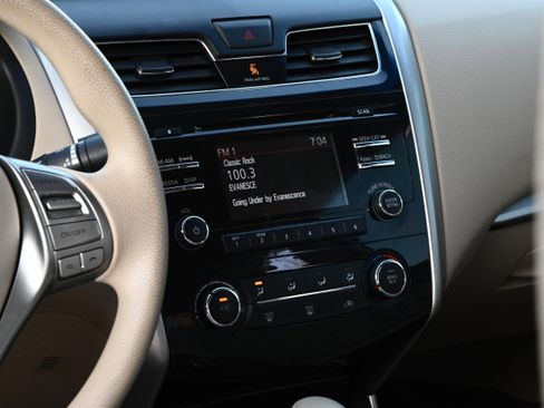 Used 2014 Nissan Altima 2.5 S w/ Display Audio Package image 25