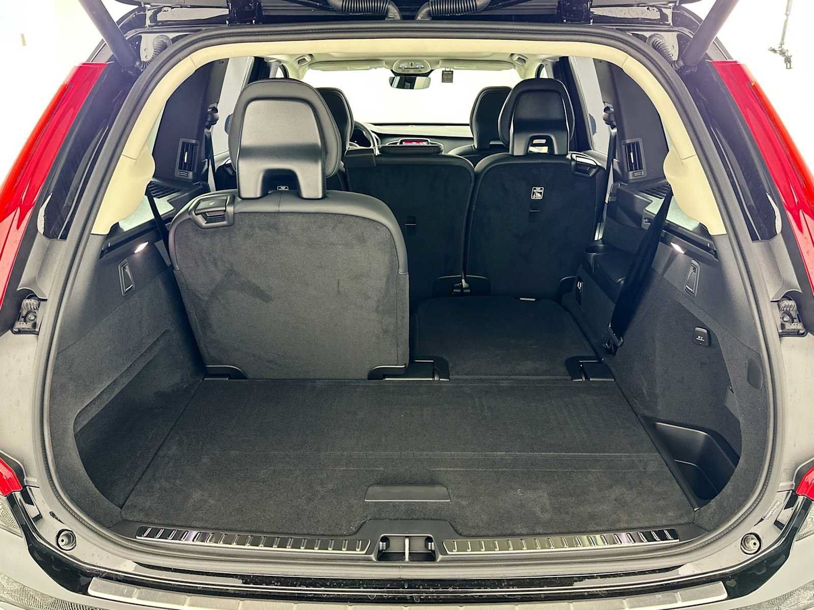 Certified 2025 Volvo XC90 T8 Plus w/ Protection Package Premier AWD/4WD image 22