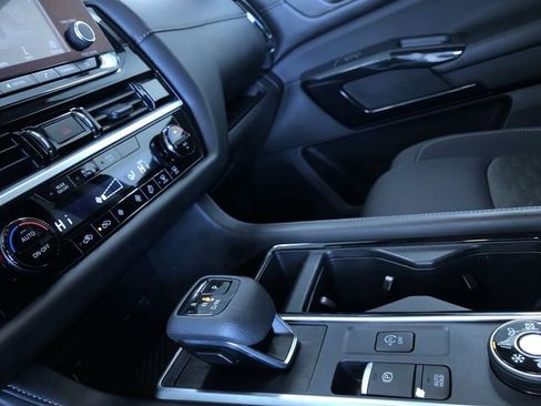 Used 2025 Nissan Pathfinder SV image 29