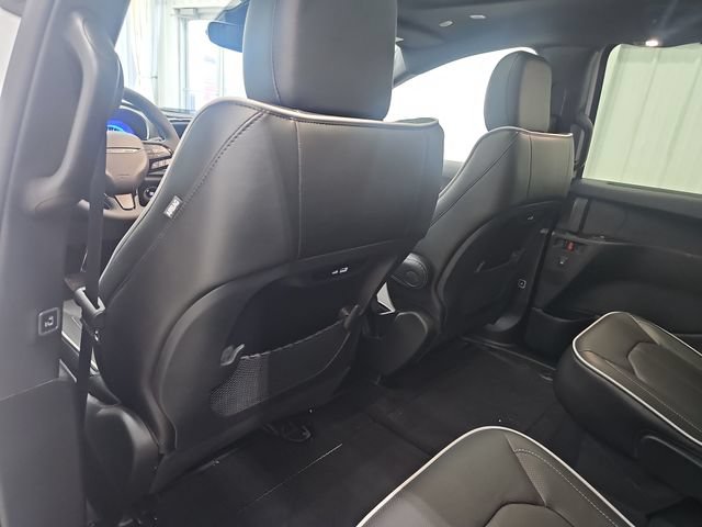 New 2027 Chrysler Pacifica Limited AWD/4WD image 36