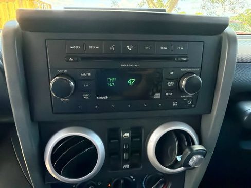 Used 2008 Jeep Wrangler Unlimited Sahara AWD/4WD image 12