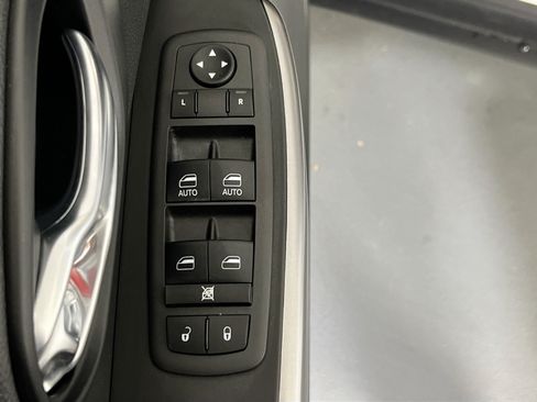 Used 2022 Jeep Cherokee Latitude Lux AWD/4WD image 17