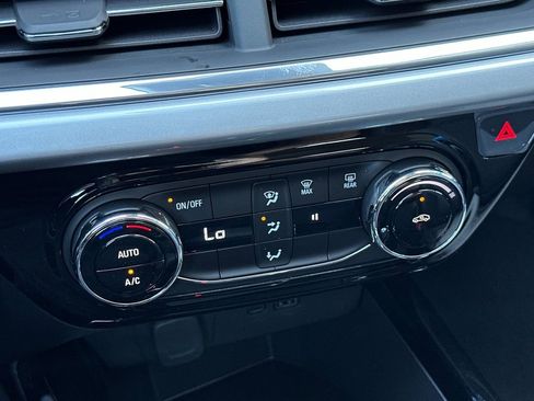 New 2026 Chevrolet Trax LT w/ LPO, Blackout Package FWD image 19