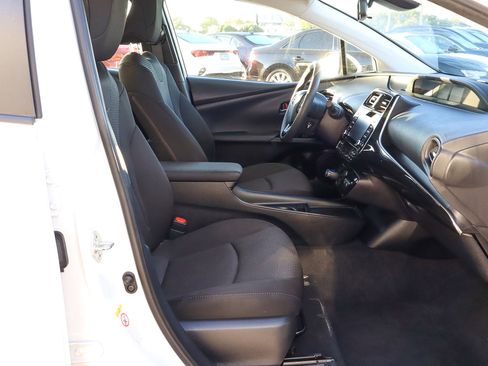 Used 2022 Toyota Prius LE image 22