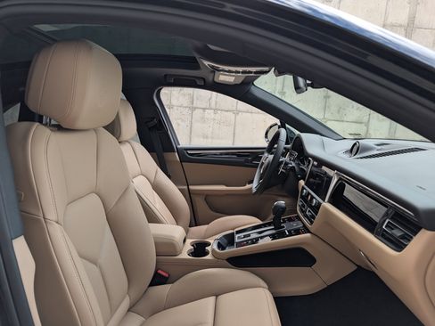 New 2025 Porsche Macan image 29